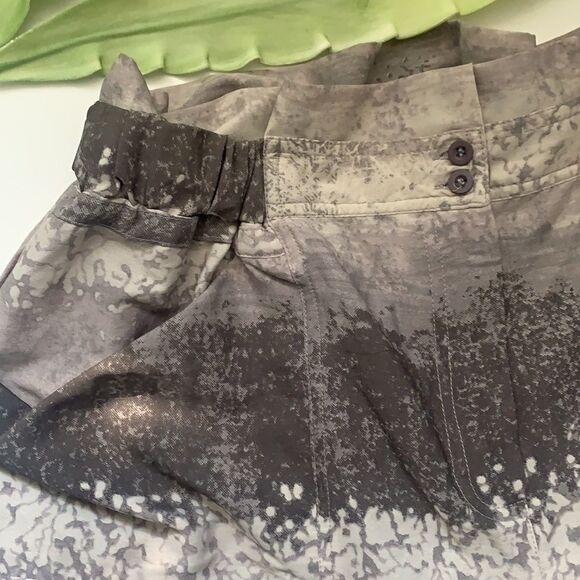 🌟w118 by Walter Baker Adrienne short🌟 - Picture 3 of 10